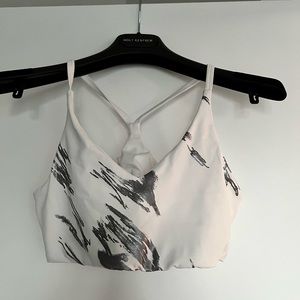 Barry’s electric sports bra (white/silver, size M)